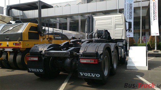 Foto - Lebih Dekat dengan Volvo FM 370 Tractor Head Di Pameran Konstruksi Indonesia 2016