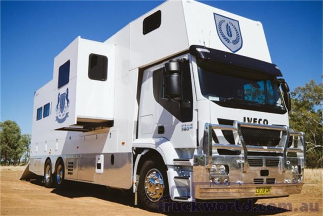 Foto - Pria Australia Ini Sulap Truk Iveco Stralis ATi Jadi Motorhome Lengkap dengan Kandang Kudanya!