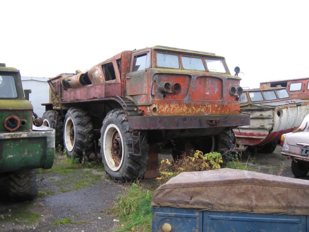 Foto - Ada 'Monster Truck' Langka dari Negeri Beruang Merah