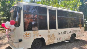 Kampung Inggris Rilis Bus Wisata