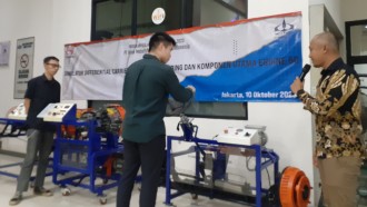 Hino Hibahkan Simulator Differential Carrier Hingga Komponen Utama Engine (5C) ke Universitas Trisakti