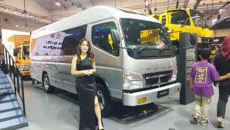 Mitsubishi Fuso Canter Bus Siap Angkut Banyak Penumpang