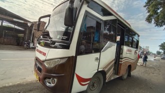 Mencicip Sensasi Bus Tuyul, Ongkosnya Tergantung Nego!