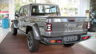Jeep Gladiator Versi Pasar Indonesia Telah Hadir Mulai Rp 1,9 Miliar