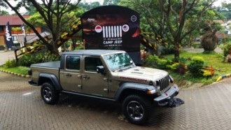 Tembus Rp 2 Miliar, Jeep Gladiator Jadi Double Cabin Termahal Di Indonesia