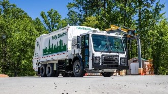 New York Siap Andalkan Truk Sampah Listrik Mack LR Electric