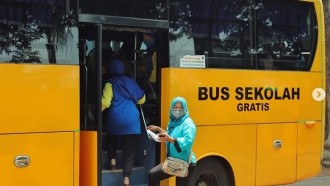 Bus Sekolah Jakarta, Jadi Sarana Mobilisasi Vaksinasi Lansia