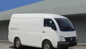 Tata Karyakan Karoseri Lokal Untuk Bikin Blind Van