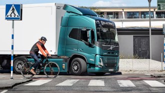 Volvo Aplikasi Teknologi Baru Untuk Keselamatan Pengguna Jalan Lain