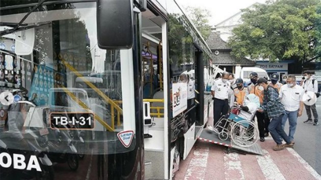 Foto - Bus Solo Transit Dengan Dek Rendah Dicoba Di Solo