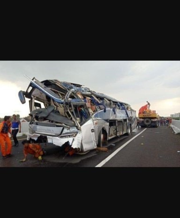 Foto - Lagi-Lagi Sopir Bus Ceroboh, Nyawa Penumpang Melayang