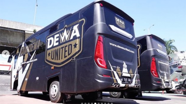 Foto - Simak Medium Bus Dewa United FC Buatan Delima Jaya