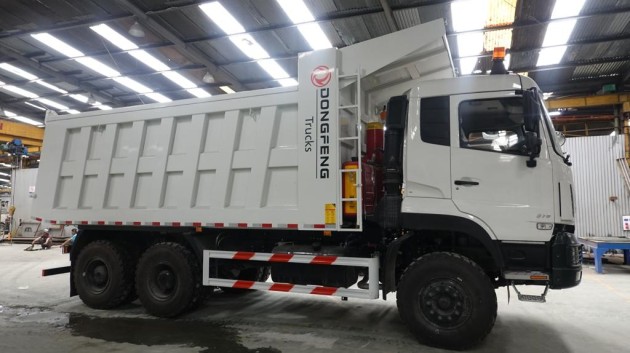 Foto - Ini Keistimewaan Dump Truck Dongfeng KC 6x4 Garapan Delima Jaya 