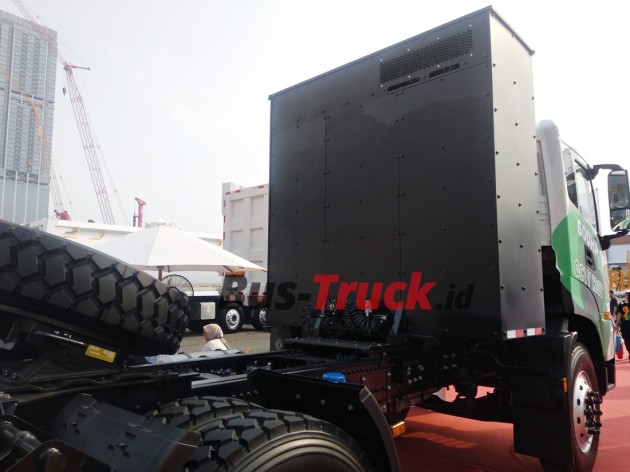 Foto - Dongfeng 6x4 Electric Tractor Head: Spesifikasi Khusus Indonesia