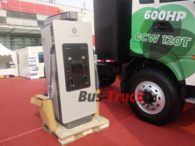 Foto - Dongfeng 6x4 Electric Tractor Head: Spesifikasi Khusus Indonesia