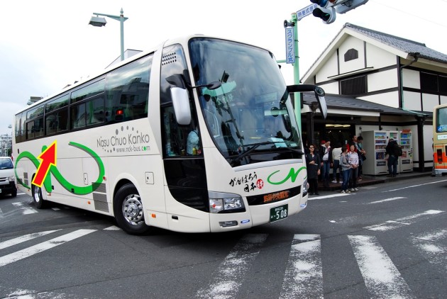 Foto - Lagi-Lagi, Driver Bus Ceroboh Dalam Mengemudi Di Jalan Tol