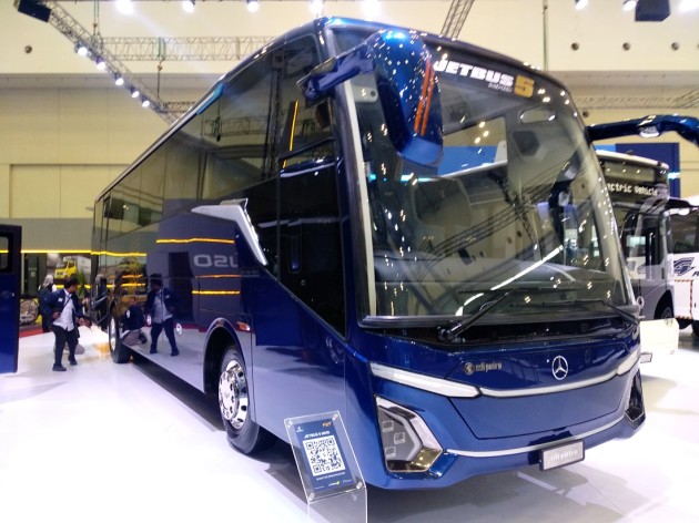 Foto - Penjualan Sasis Bus Akhir Tahun 2023, Mitsubishi dan Hino Penguasanya