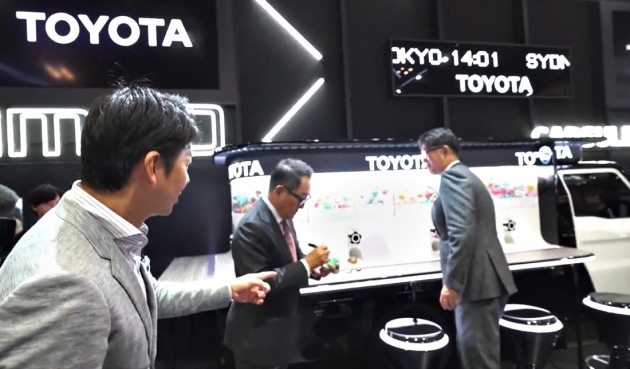 Foto - Visi Toyota Rangga Tebar Pesona di Japan Mobility Show 2023