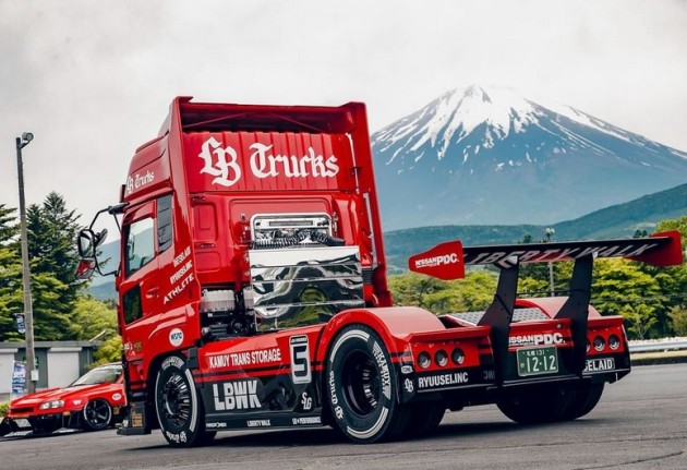 Foto - UD Trucks “Quon” Versi Liberty Walk