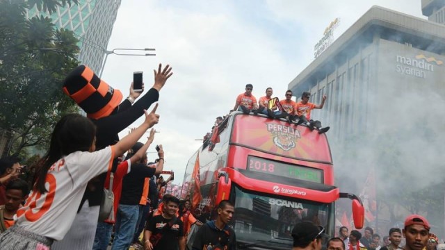 Bus Scania Double Decker Meriahkan Pawai Kemenangan Pemain Persija Juara Liga 1