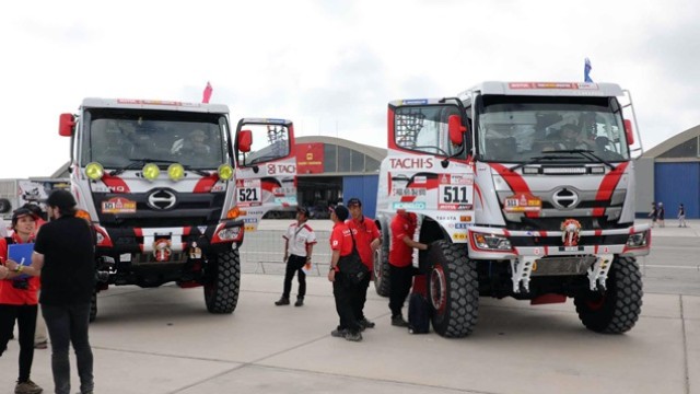 Hino Turunkan 2 Truk Ranger dan 2 Pembalap Senior di Dakar Rally 2018