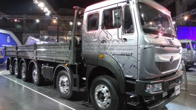 Truk Rigid Berdaya Angkut Badak Dikenalkan di Auto Expo 2018 India