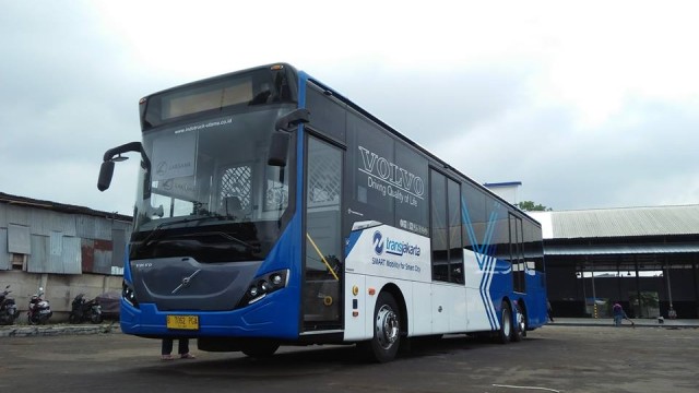 Transjakarta Operasikan Bus Volvo B11R-370 6x2
