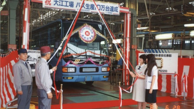Mitsubishi Ajak Nostalgia Penggemarnya Lewat Foto Bus Jadul