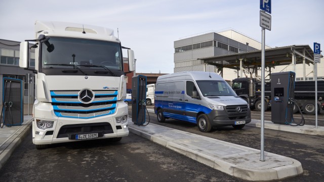 Daimler Buka Stasiun Pengisian Listrik Kendaraan Niaga