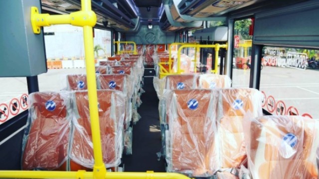 Kabin Bus Royaltrans Dilengkapi dengan Charger Smartphone