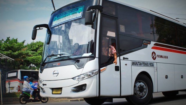 Bus Mesin Belakang Hino R260 Masih Jadi Favorit Pengusaha Transportasi 