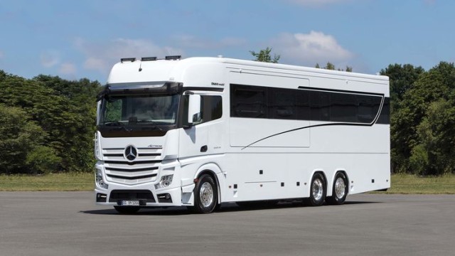 Home Bus Mewah Ini Dirakit dengan Basis Truk Mercedes-Benz Actros, Seperti Ini Penampakannya