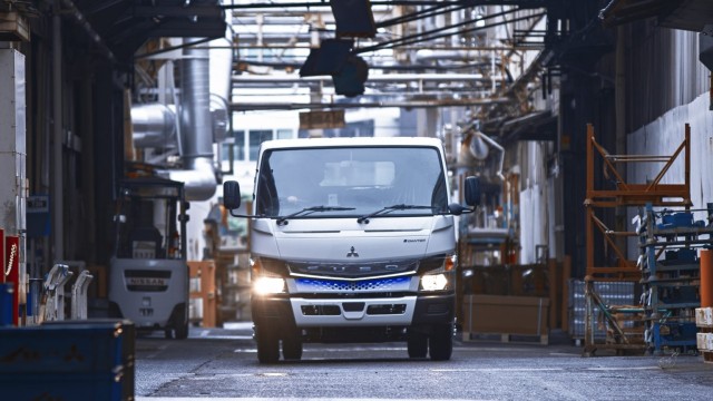 Mitsubishi Fuso Upgrade Fitur Keselamatan Truk Listrik eCanter