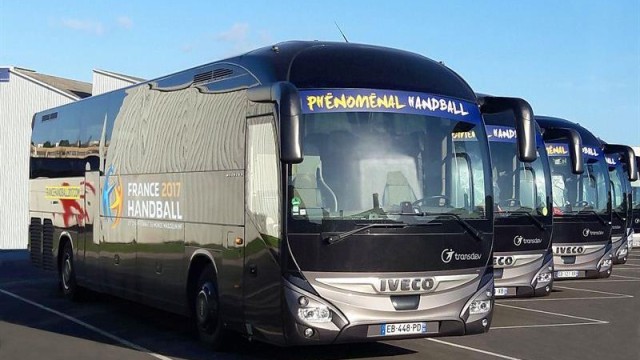 Iveco Pasok 44 Bus Untuk Angkut Atlet 24 Negara Di Kejuaraan Bola Tangan Pria Di Prancis