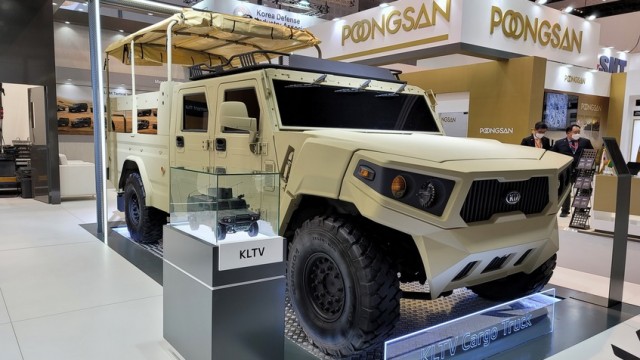 KIA Hadirkan Pikap Militer Sangar, Humvee Ala Korea