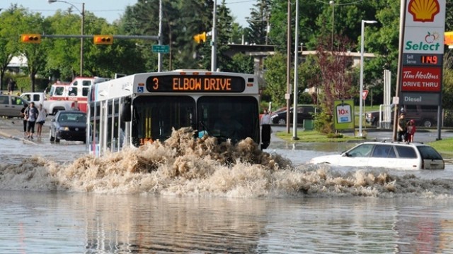 Bus Listrik, Amankah Melintas Banjir?