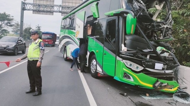 Masih Terjadi, Bus Pariwisata Mengalami Kecelakaan 