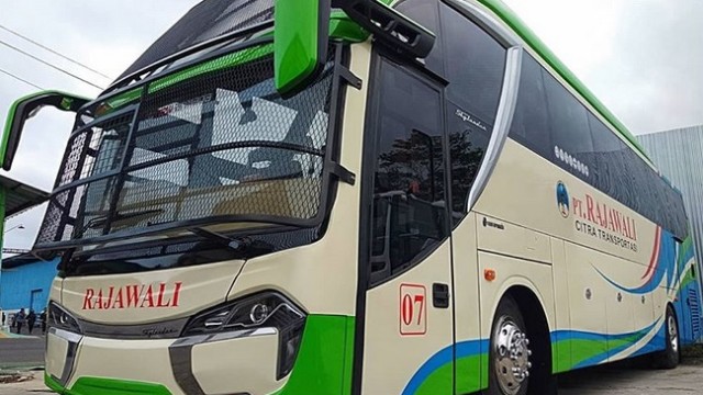 Bus Baru Rajawali Citra Transportasi, Andalkan Bodi Skylander Bertameng