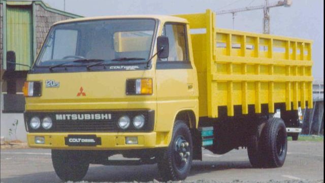 Generasi IV Mitsubishi Canter, Pelopor Pengguna Seragam Kuning Pada Colt Diesel