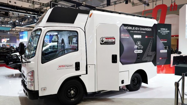 Isuzu Rilis ELF Mobile EV Charger Di GIIAS 2024