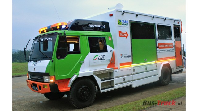 Mitsubishi : Humanity Food Truck, Gunakan Fuso FM 517 HL Untuk Berbagi Makanan Gratis