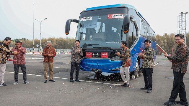 15 Pramudi PO Primajasa Ikuti Kursus Menyetir Hino, Begini Latihannya