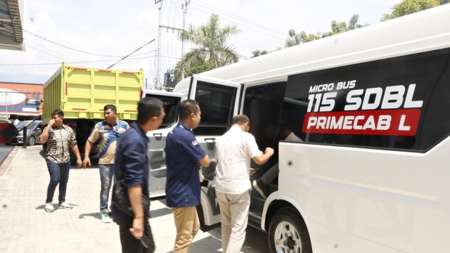 Hino Rilis Microbus Rute Palu-Ampana Sulawesi Tengah