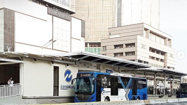 Halte Bus Transjakarta Kini Dilengkapi Wifi Bebas Kuota Gratis