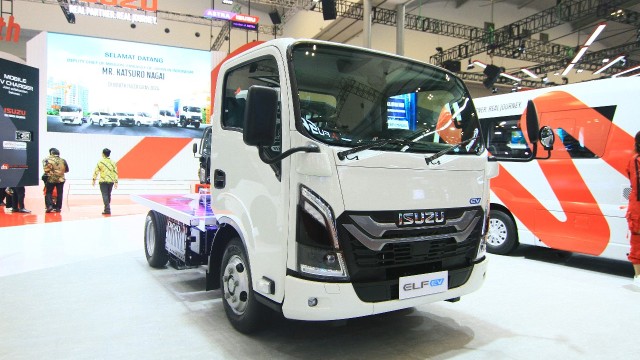 GIIAS 2024: Isuzu Perkenalkan Elf Tenaga Listrik 