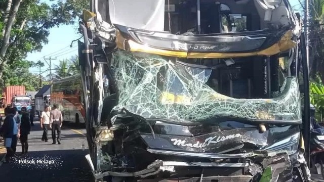 Pramudi Truk Tidak Konsenterasi, Penyebab Laka Sepasang Bus Dan Truk Di Bali