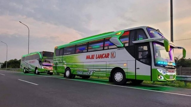 Dua Bus Maju Lancar Hadir Dengan Livery Baru
