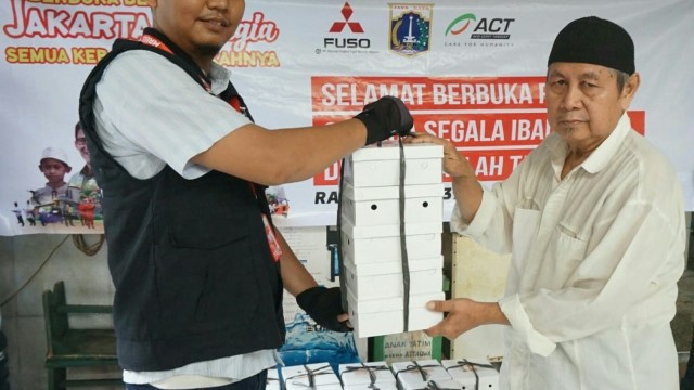 Mitsubishi : Bagikan 2.000 Porsi Makan Gratis Melalui Program “Berbuka Bersama, Jakarta Bahagia”