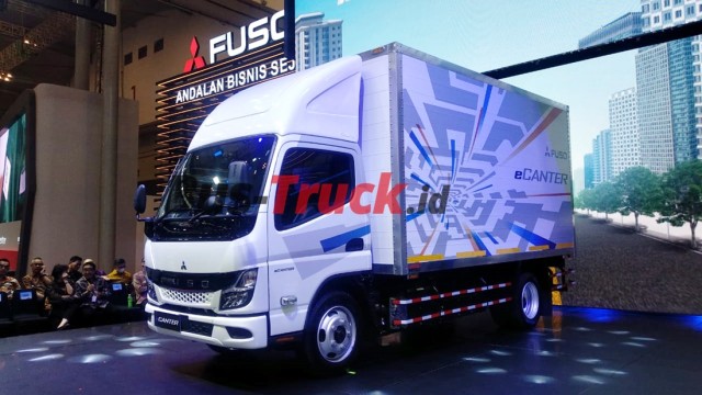 GIIAS 2024: Mitsubishi Rilis Perdana  Fuso eCanter Di Indonesia