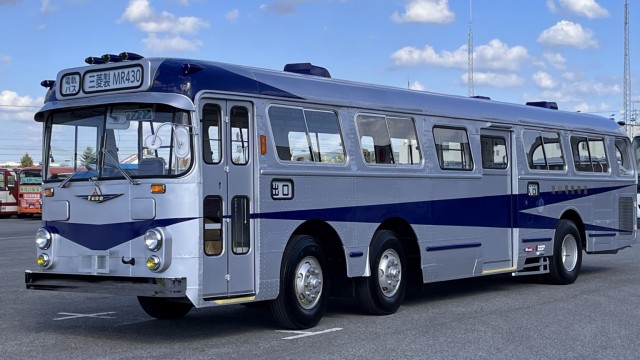 Fuso MR430: Pelopor Bus Tronton Mitsubishi